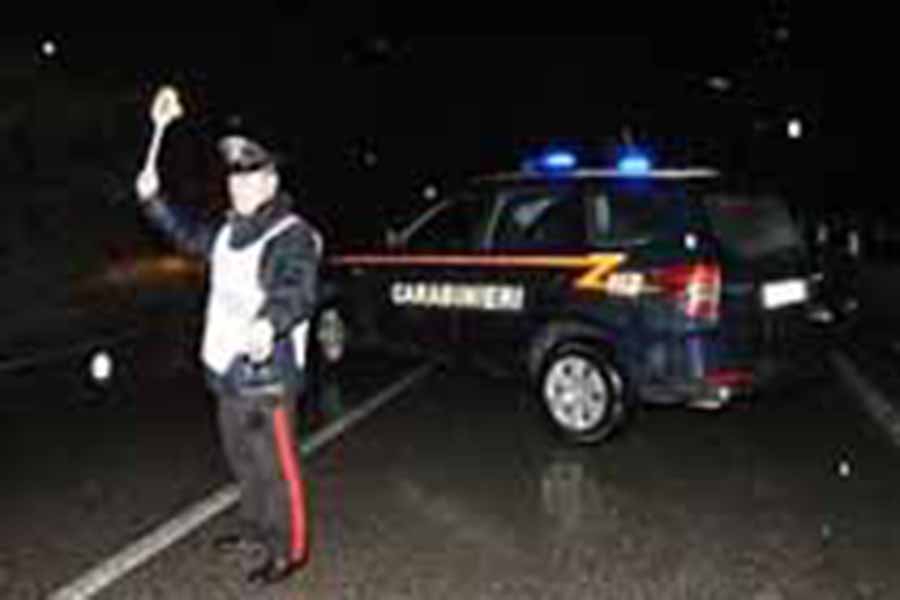 MOGLIANO: FUGGE AL POSTO DI BLOCCO, NOMADE ARRESTATO